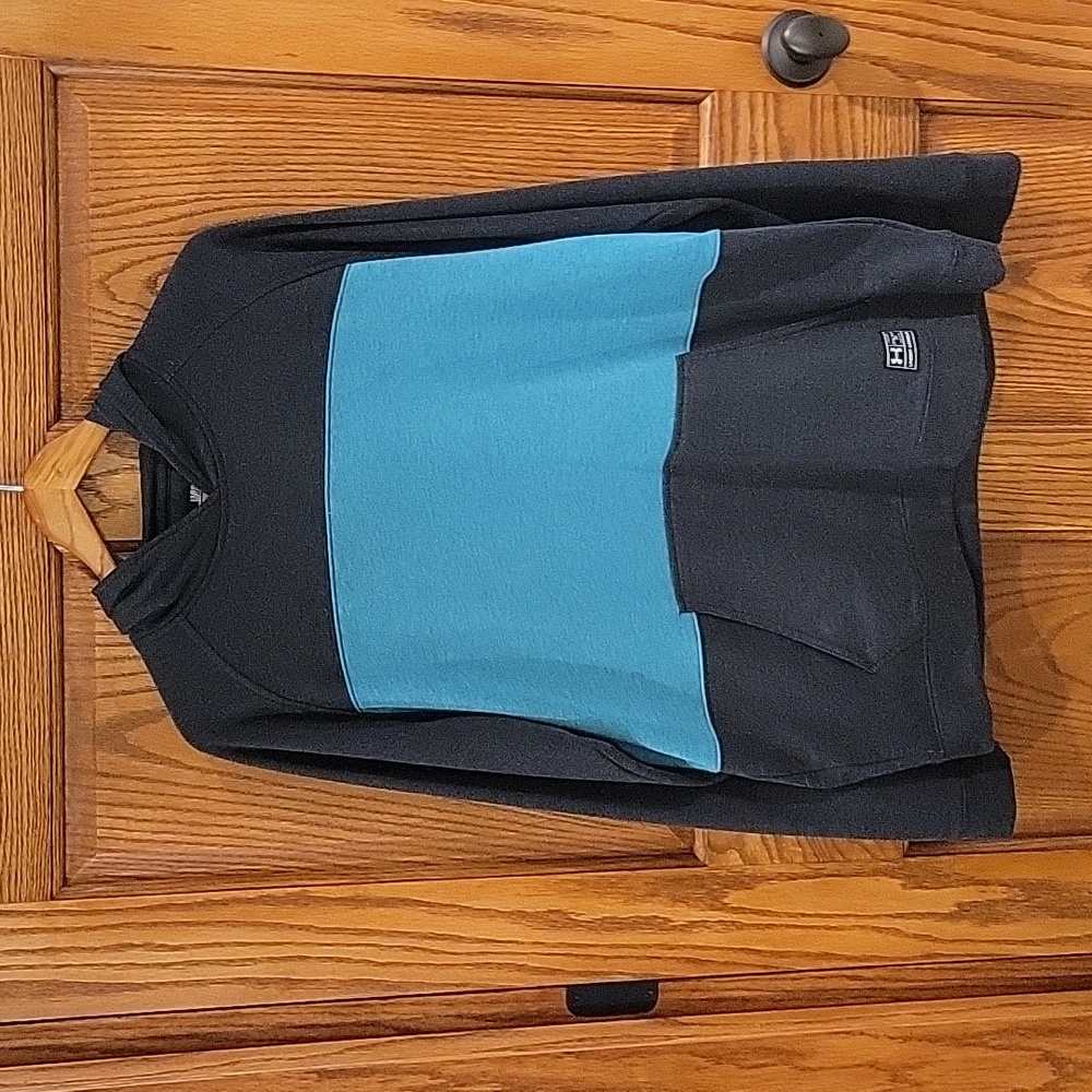 Mens Under Armour pullover hoodie in a size L. Grey and turquoise in color.